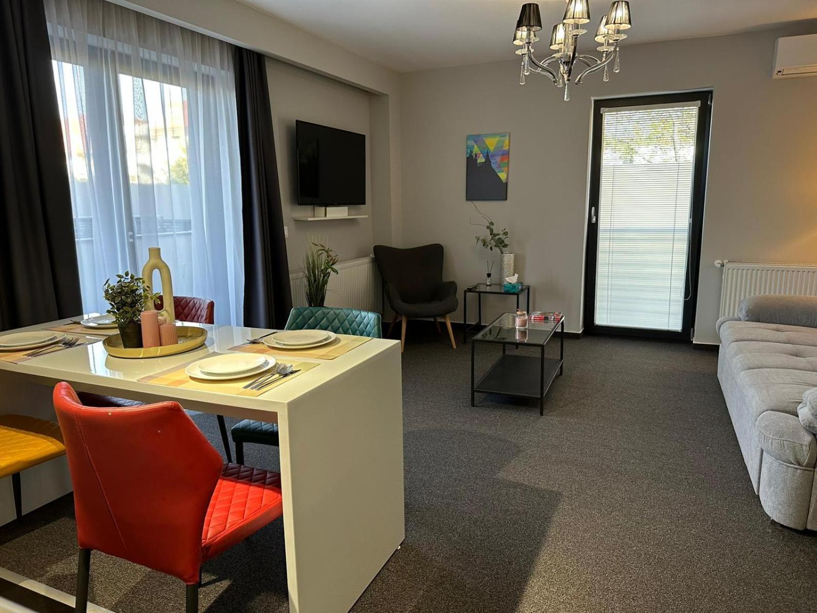 Luxury Glam Apartments & Studios Near Coresi Mall Брашов Экстерьер фото