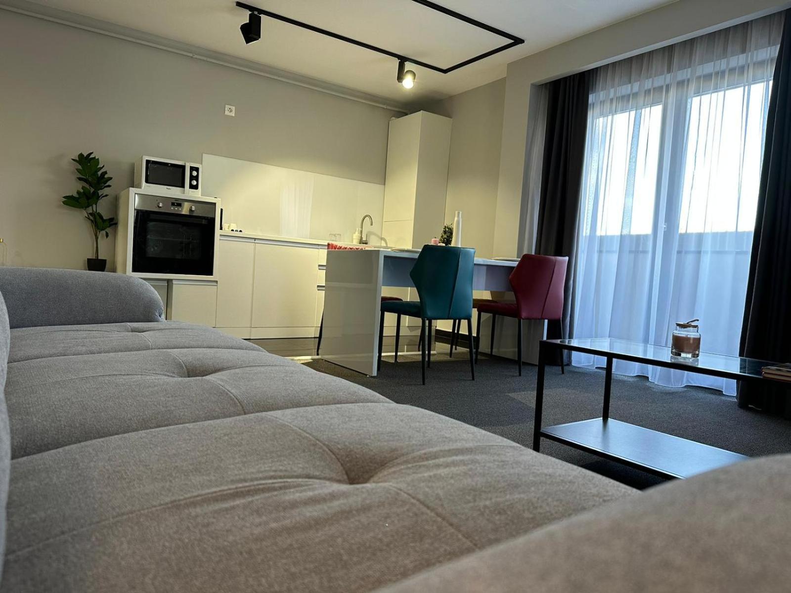 Luxury Glam Apartments & Studios Near Coresi Mall Брашов Экстерьер фото
