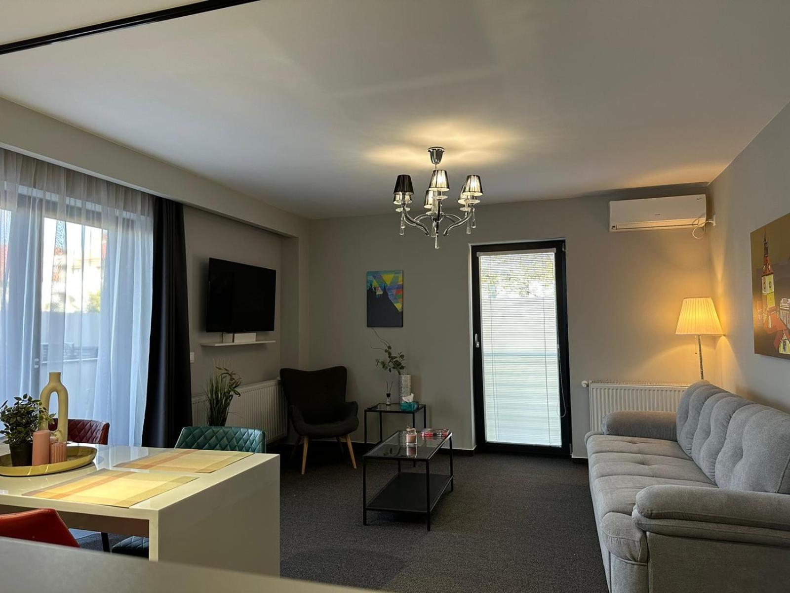Luxury Glam Apartments & Studios Near Coresi Mall Брашов Экстерьер фото