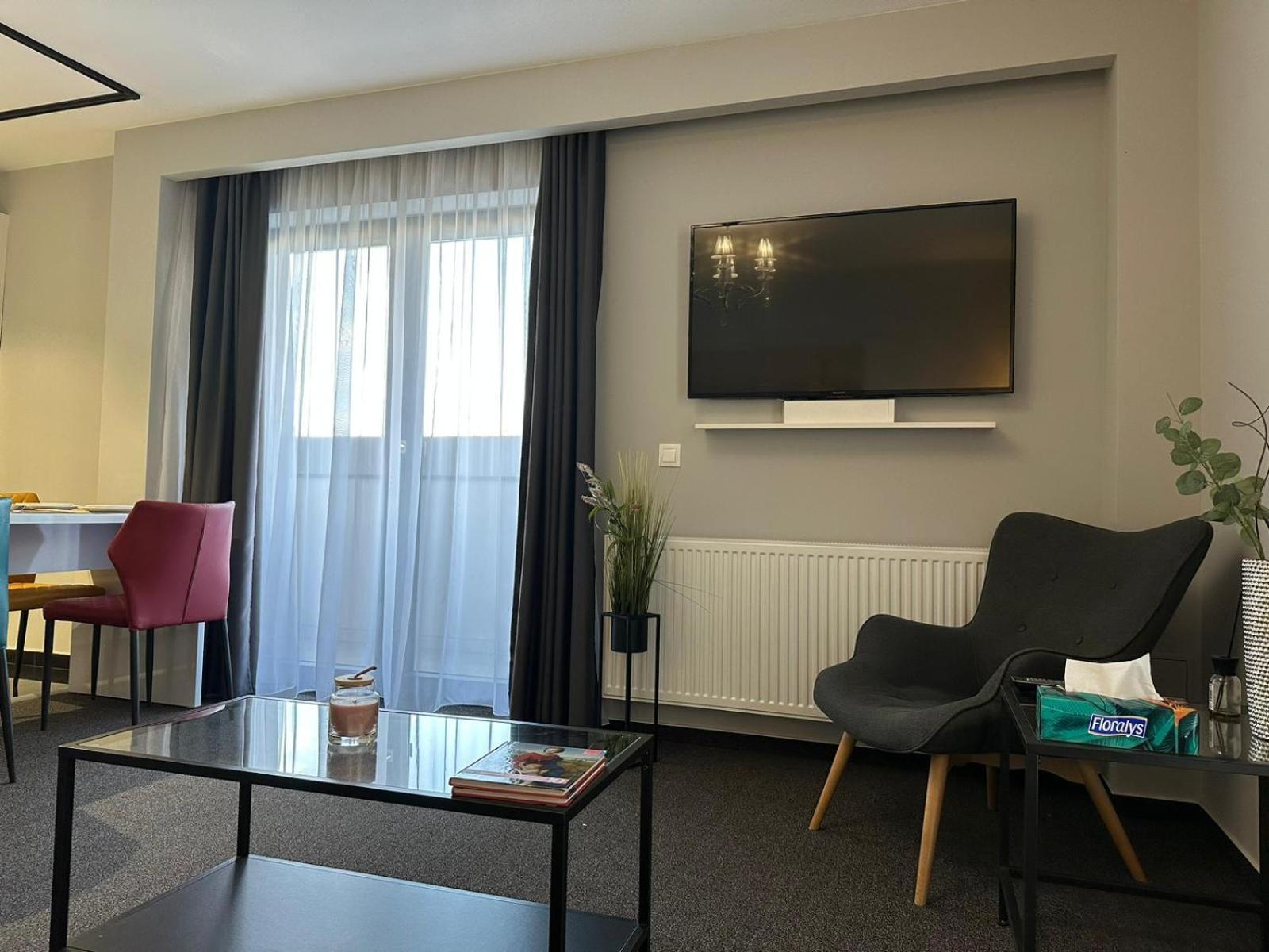 Luxury Glam Apartments & Studios Near Coresi Mall Брашов Экстерьер фото