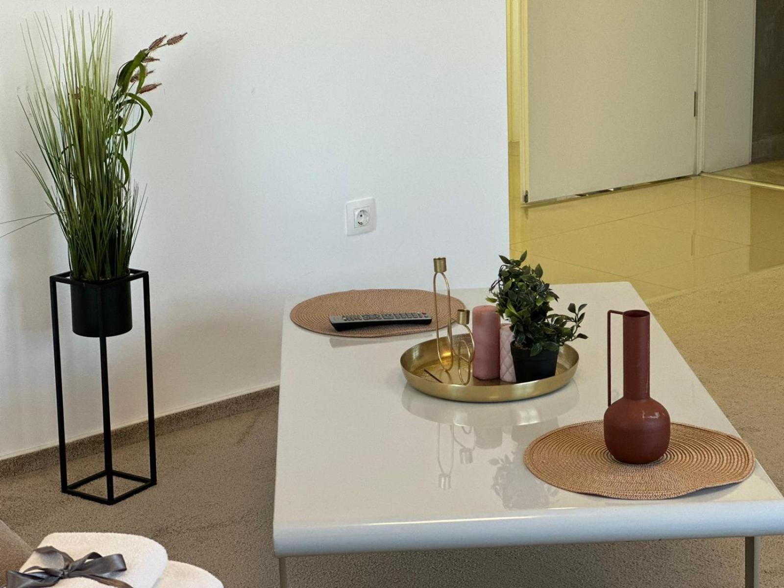 Luxury Glam Apartments & Studios Near Coresi Mall Брашов Экстерьер фото