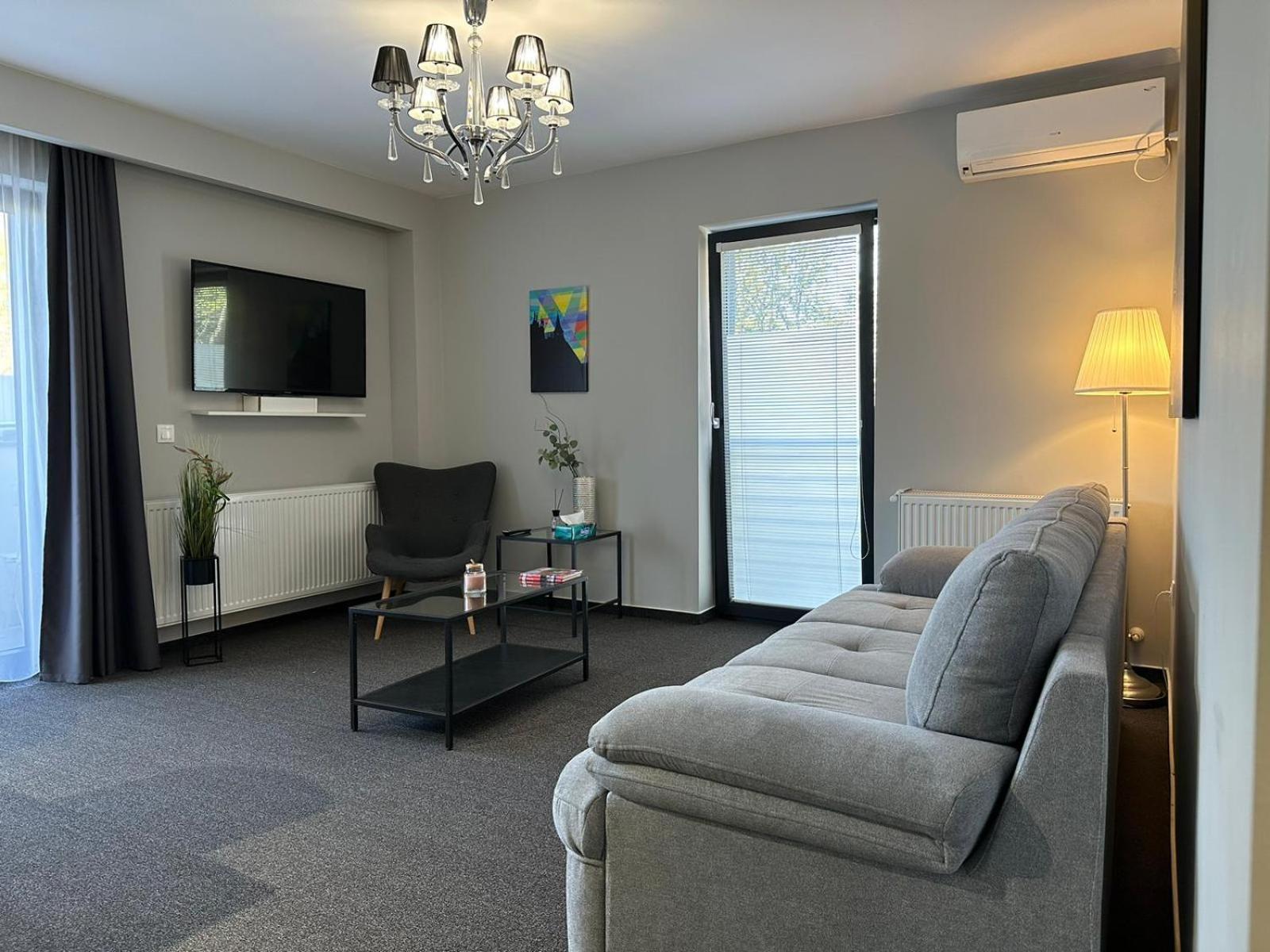 Luxury Glam Apartments & Studios Near Coresi Mall Брашов Экстерьер фото