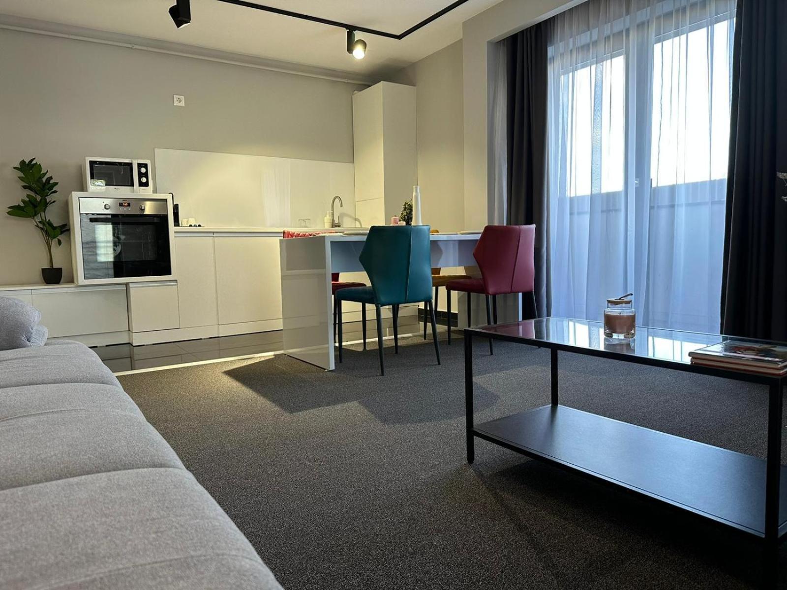 Luxury Glam Apartments & Studios Near Coresi Mall Брашов Экстерьер фото