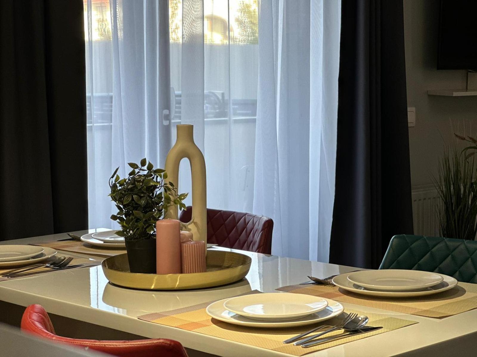 Luxury Glam Apartments & Studios Near Coresi Mall Брашов Экстерьер фото