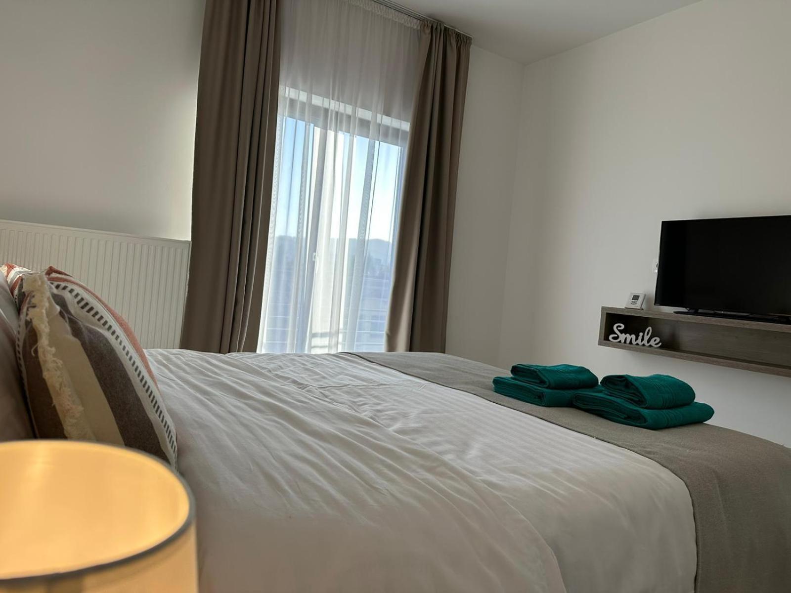 Luxury Glam Apartments & Studios Near Coresi Mall Брашов Экстерьер фото
