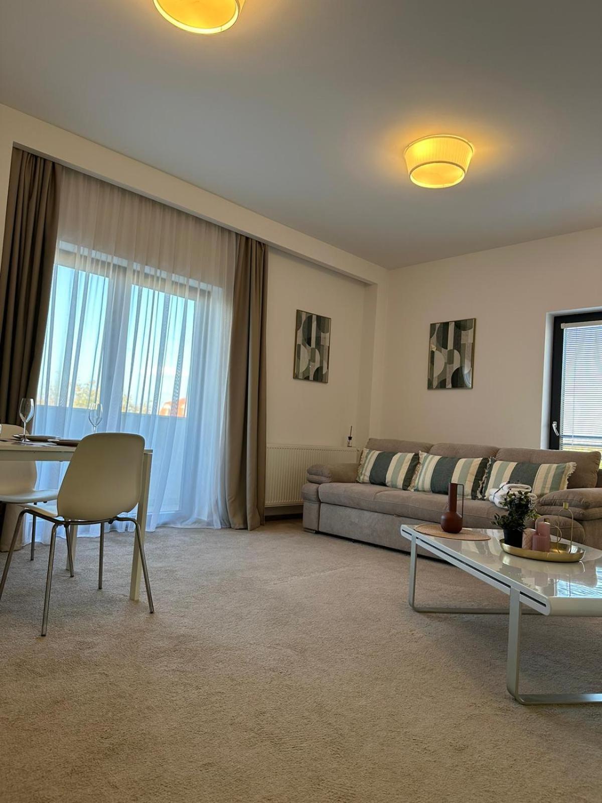 Luxury Glam Apartments & Studios Near Coresi Mall Брашов Экстерьер фото