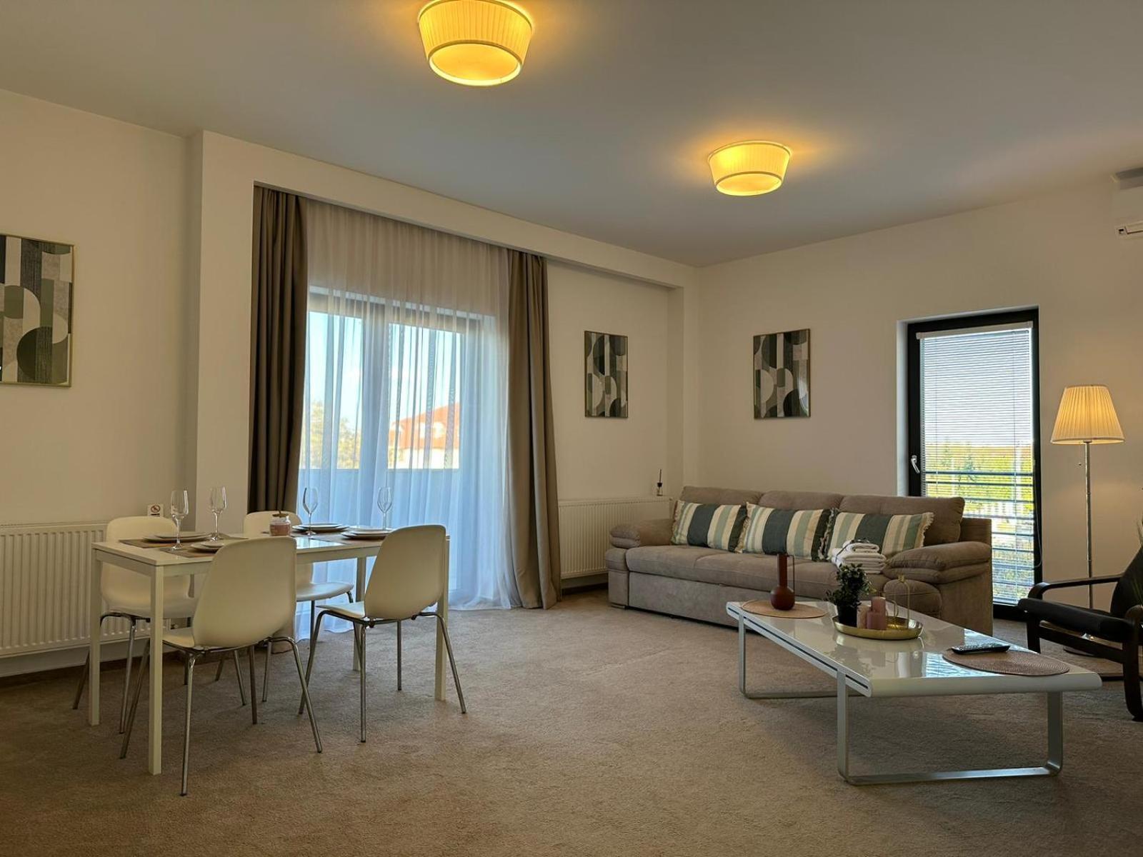 Luxury Glam Apartments & Studios Near Coresi Mall Брашов Экстерьер фото