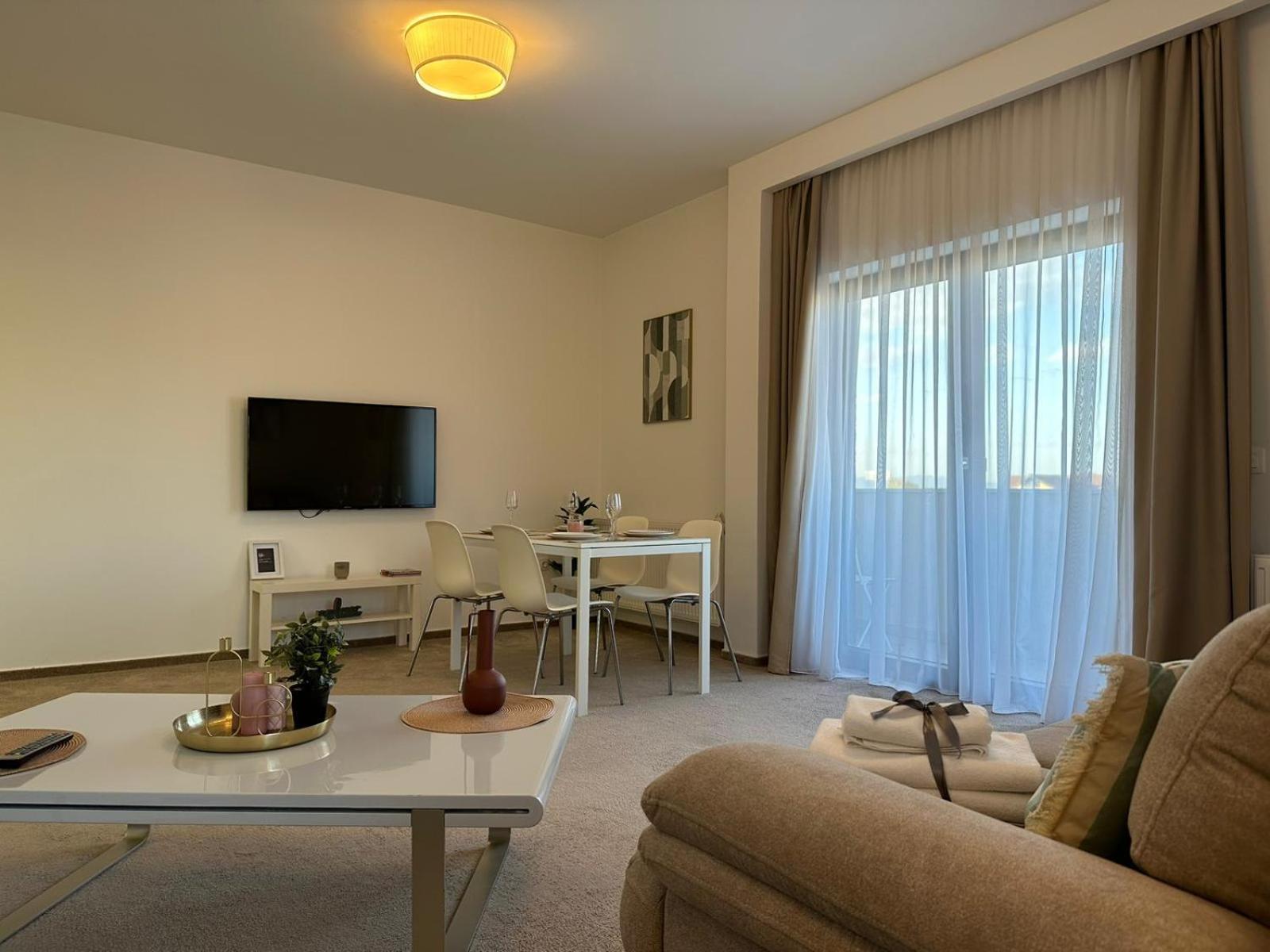 Luxury Glam Apartments & Studios Near Coresi Mall Брашов Экстерьер фото