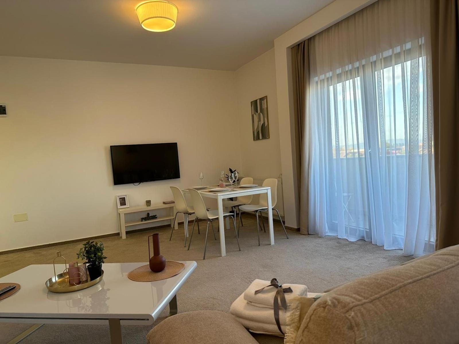 Luxury Glam Apartments & Studios Near Coresi Mall Брашов Экстерьер фото