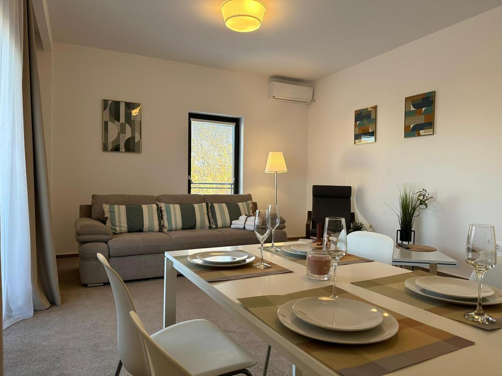 Luxury Glam Apartments & Studios Near Coresi Mall Брашов Экстерьер фото