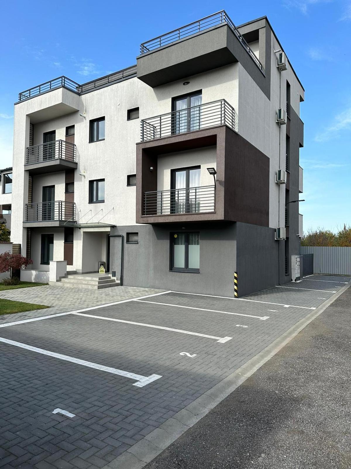 Luxury Glam Apartments & Studios Near Coresi Mall Брашов Экстерьер фото