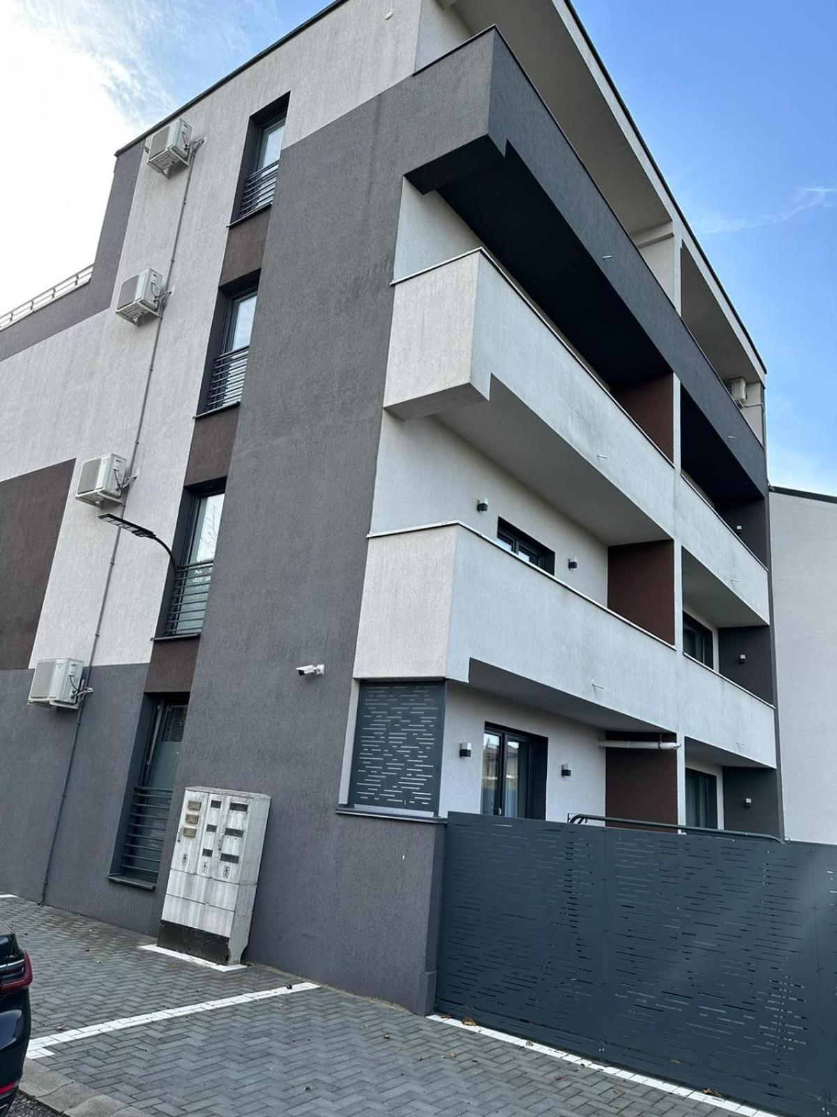 Luxury Glam Apartments & Studios Near Coresi Mall Брашов Экстерьер фото