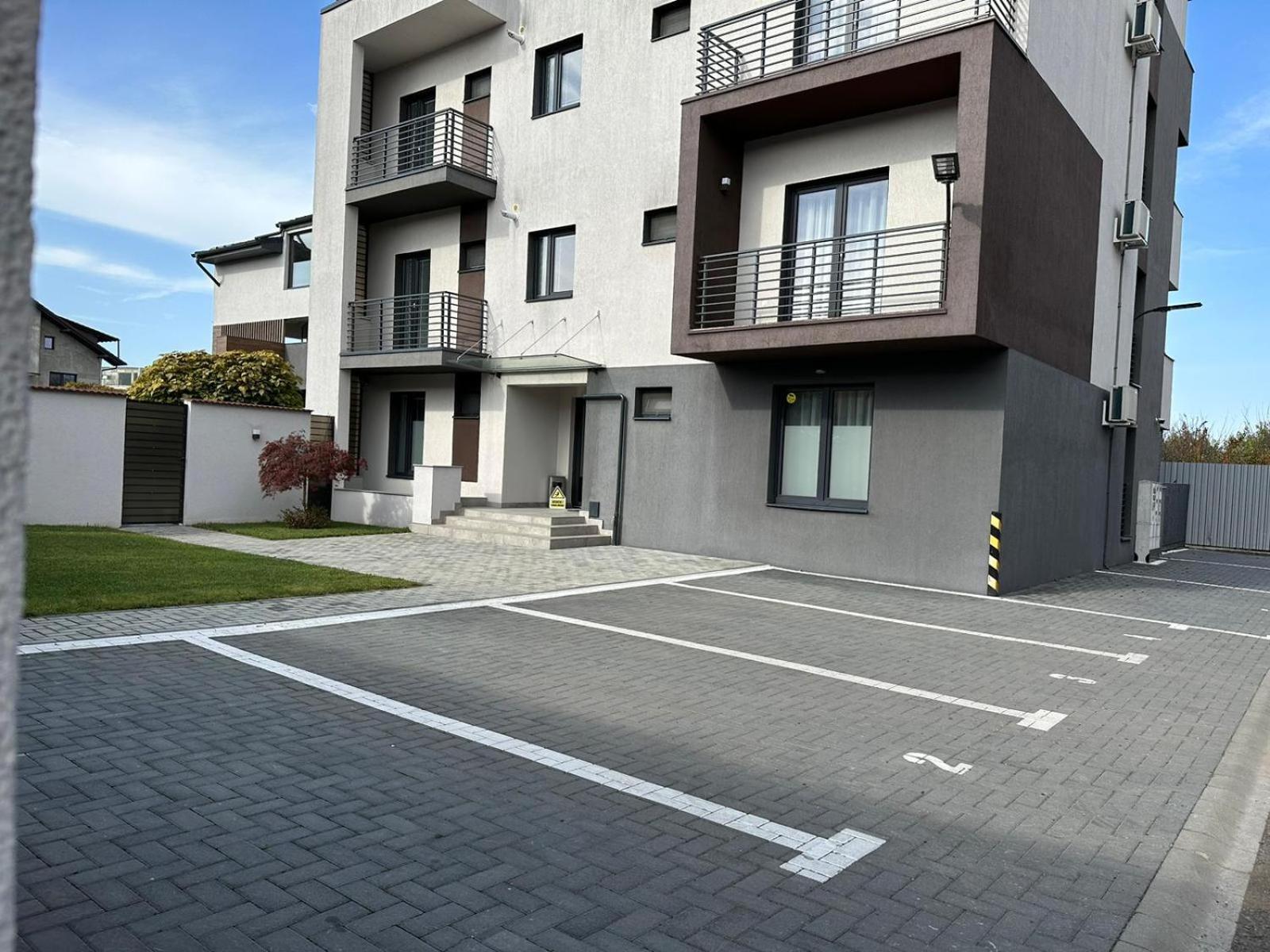 Luxury Glam Apartments & Studios Near Coresi Mall Брашов Экстерьер фото