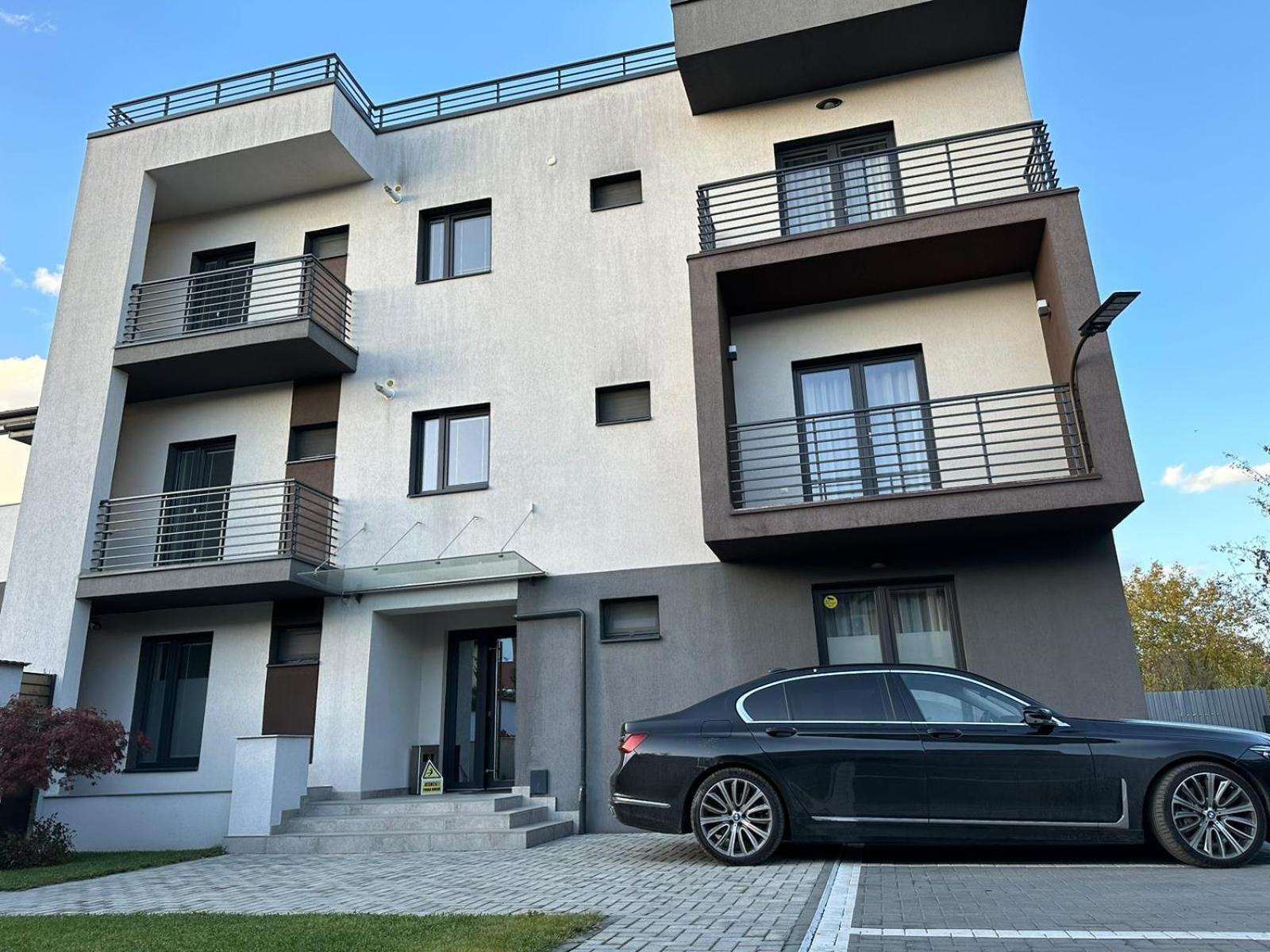 Luxury Glam Apartments & Studios Near Coresi Mall Брашов Экстерьер фото