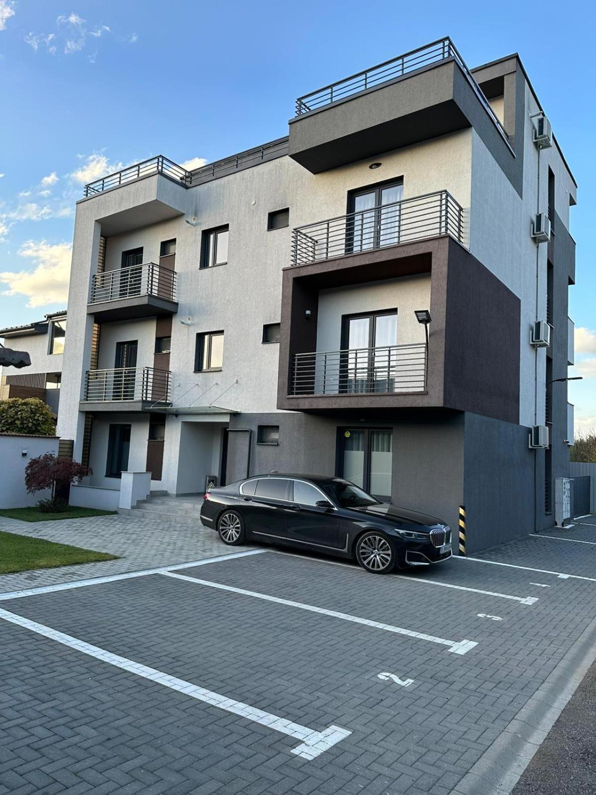 Luxury Glam Apartments & Studios Near Coresi Mall Брашов Экстерьер фото