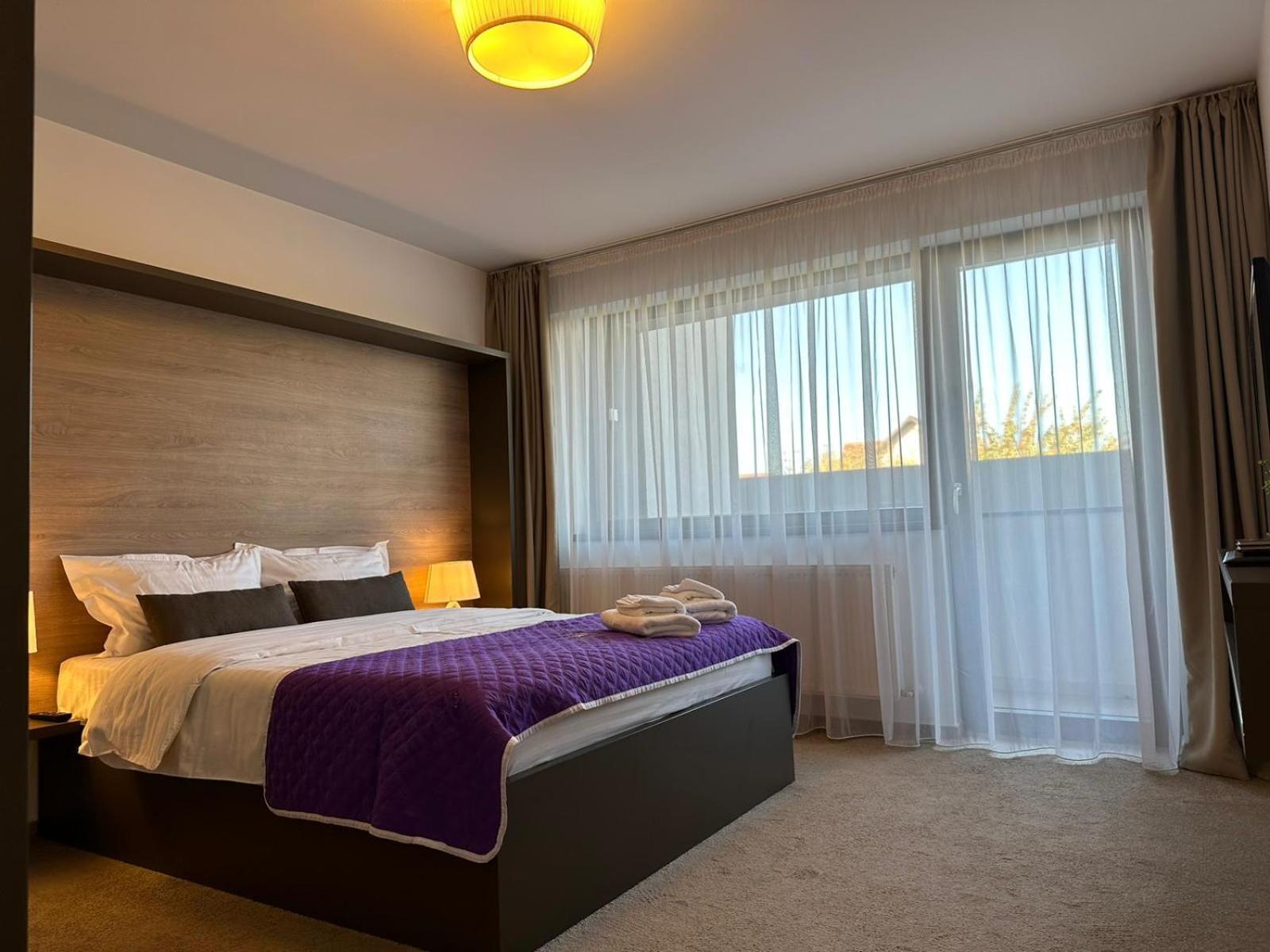 Luxury Glam Apartments & Studios Near Coresi Mall Брашов Экстерьер фото